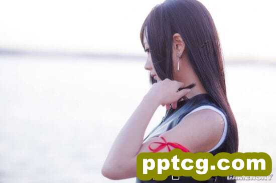 《最终幻想7》蒂法COS 皮衣女神绝妙身材