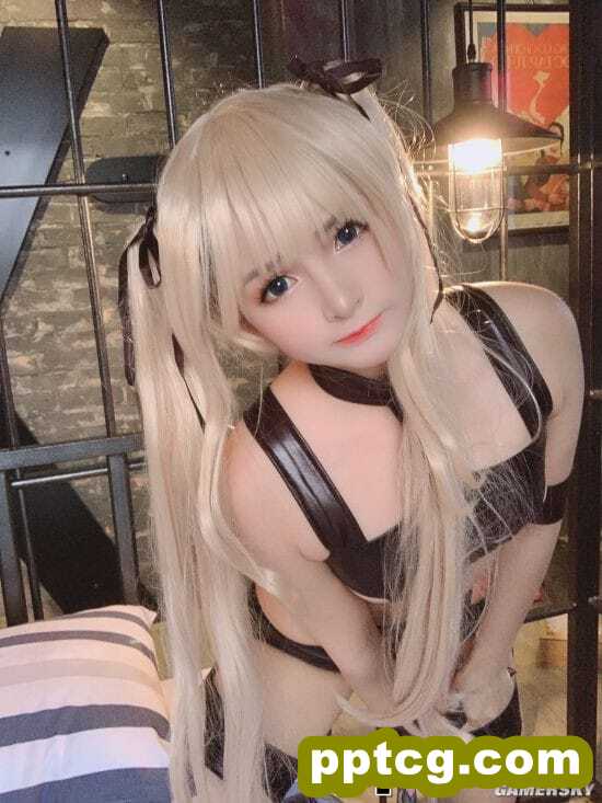 精致娃娃脸的白嫩正妹 可爱性感兼得的越南COSER
