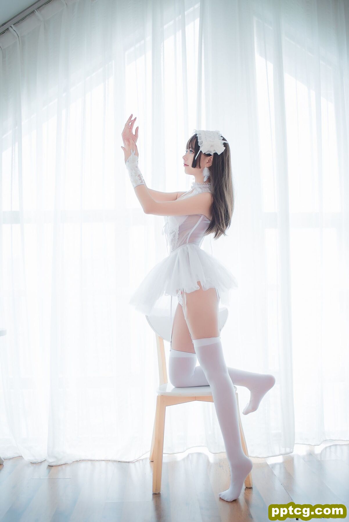小野妹子w《白色纱裙+蕾姆护士+蕾姆兔女郎》  [COSPLAY美女] 写真集