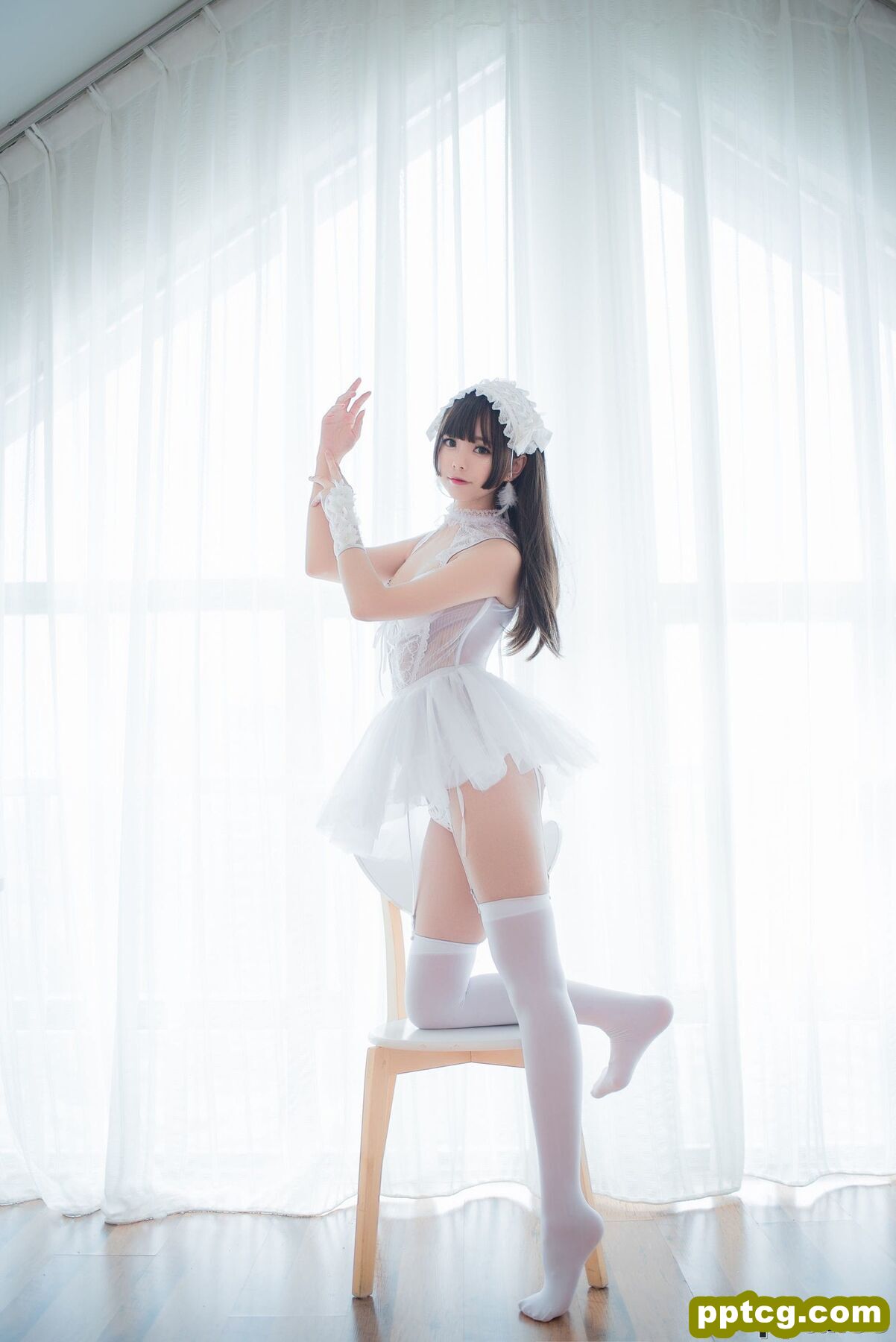 小野妹子w《白色纱裙+蕾姆护士+蕾姆兔女郎》  [COSPLAY美女] 写真集