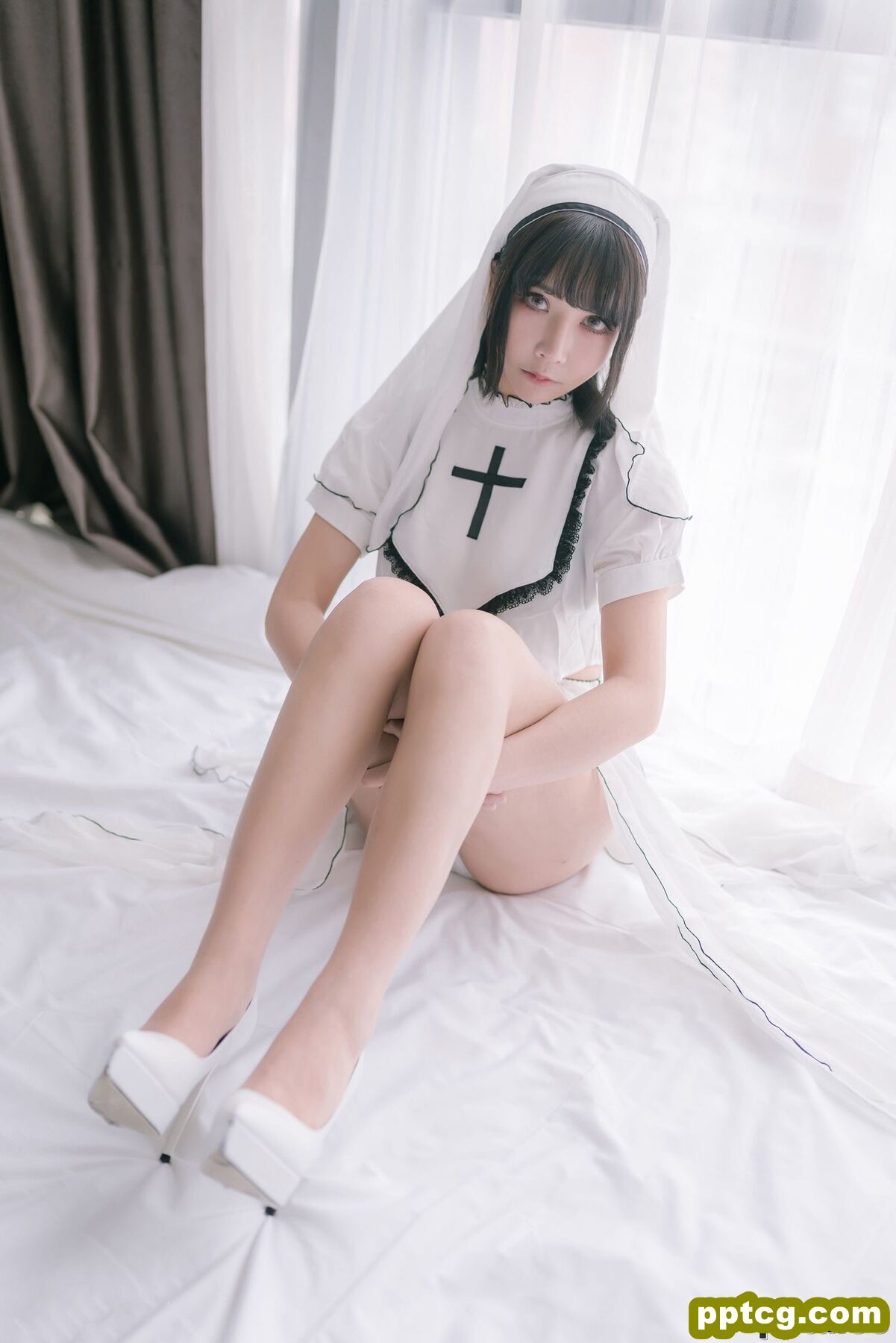 COSER抱走莫子aa《纯白修女》 [COSPLAY美女] 写真集