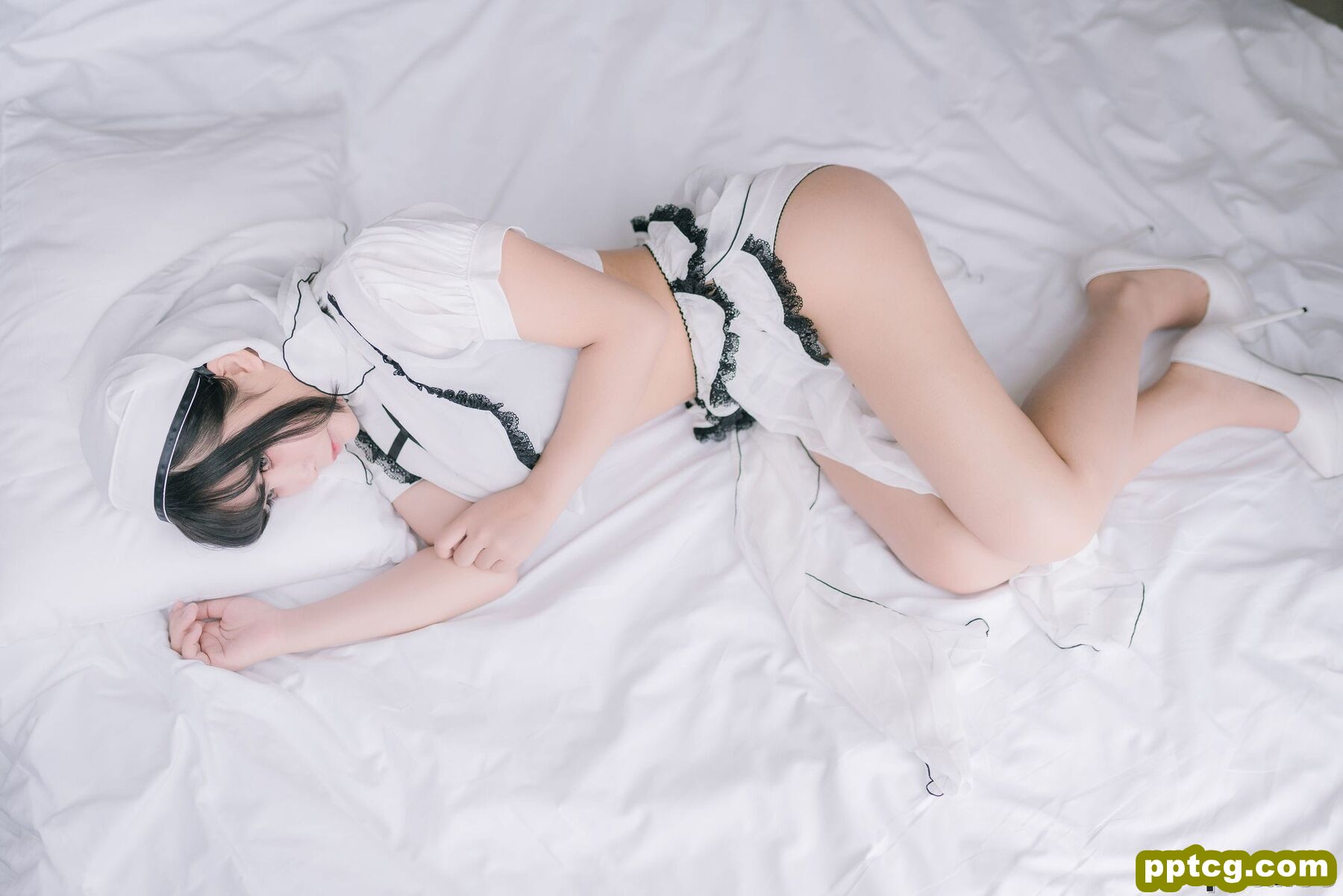 COSER抱走莫子aa《纯白修女》 [COSPLAY美女] 写真集