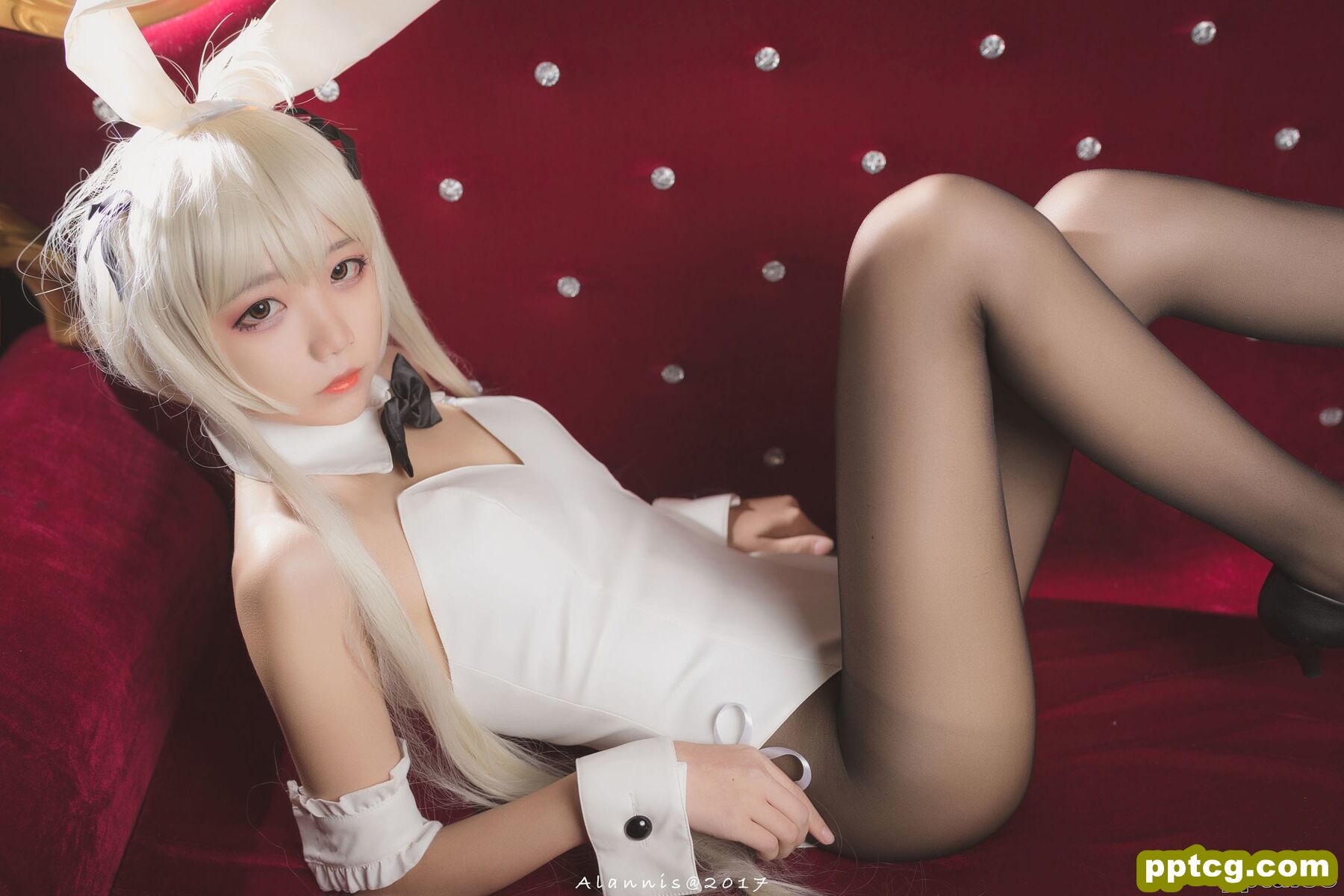 清纯少女五更百鬼《兔女郎+白丝美腿》 [COSPLAY美女] 写真集