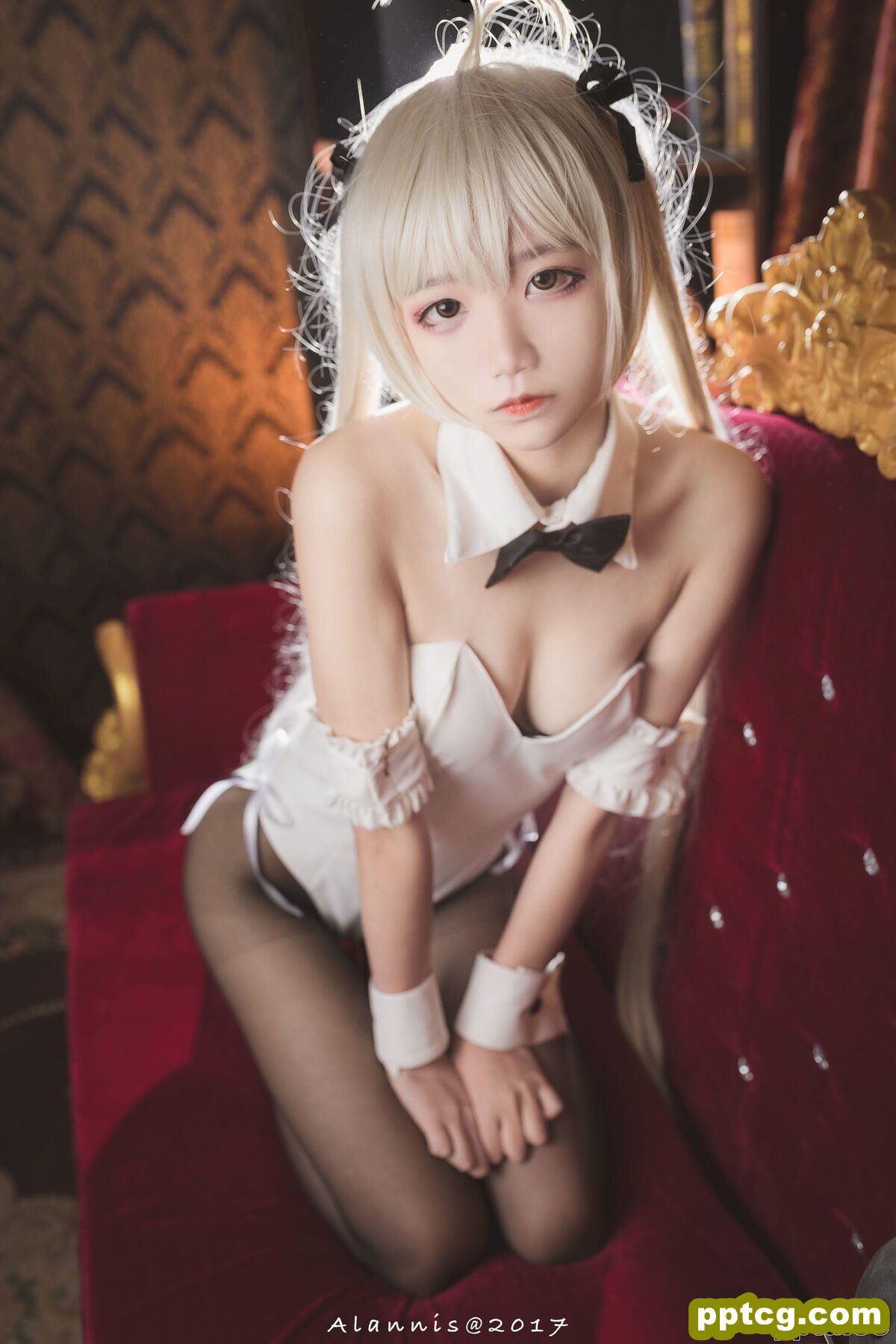 清纯少女五更百鬼《兔女郎+白丝美腿》 [COSPLAY美女] 写真集