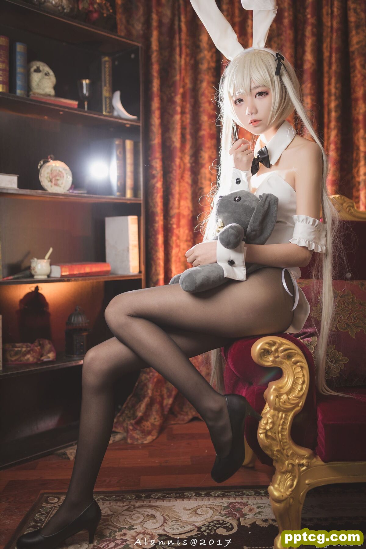 清纯少女五更百鬼《兔女郎+白丝美腿》 [COSPLAY美女] 写真集