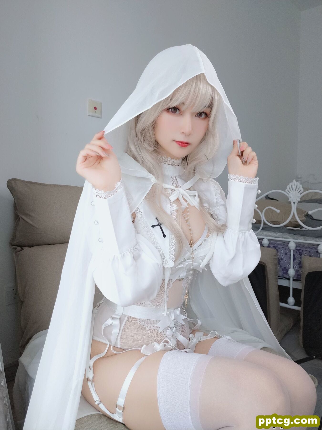 白银《纯白圣女》 [萝莉COS] 写真集