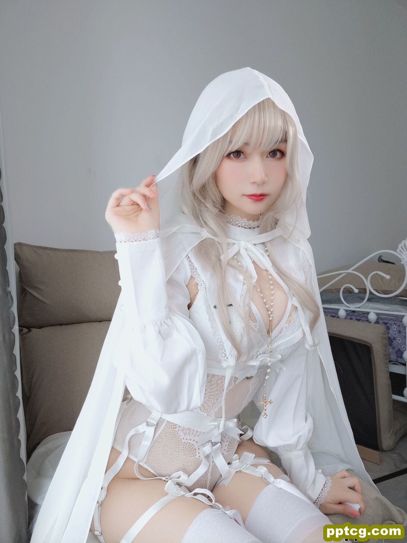 白银《纯白圣女》 [萝莉COS] 写真集
