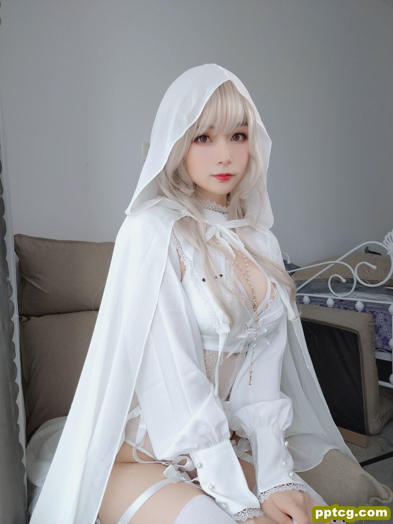 白银《纯白圣女》 [萝莉COS] 写真集