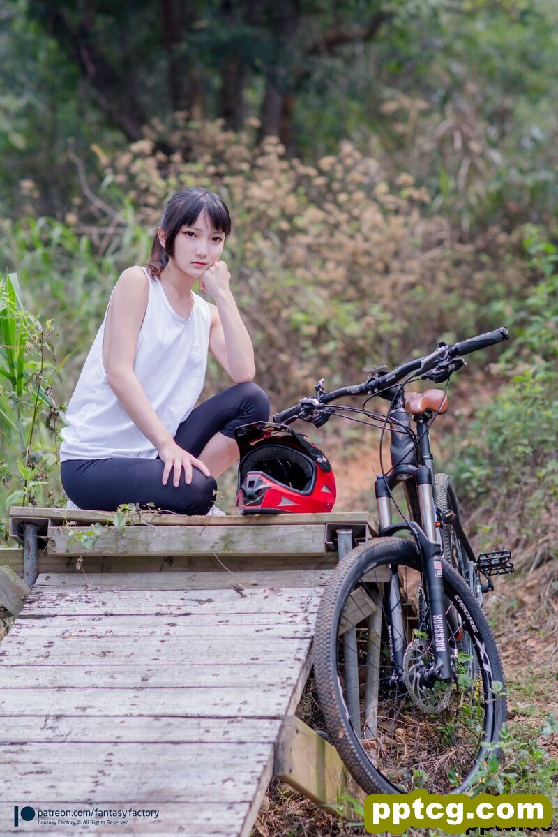 小丁Cosplay 《单车少女 黑胶 情趣网衫》 [Fantasy Factory] 写真集-皮皮兔动漫
