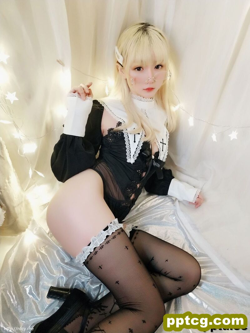 星之迟迟《圣光修女包》 [福利COSPLAY] 写真集