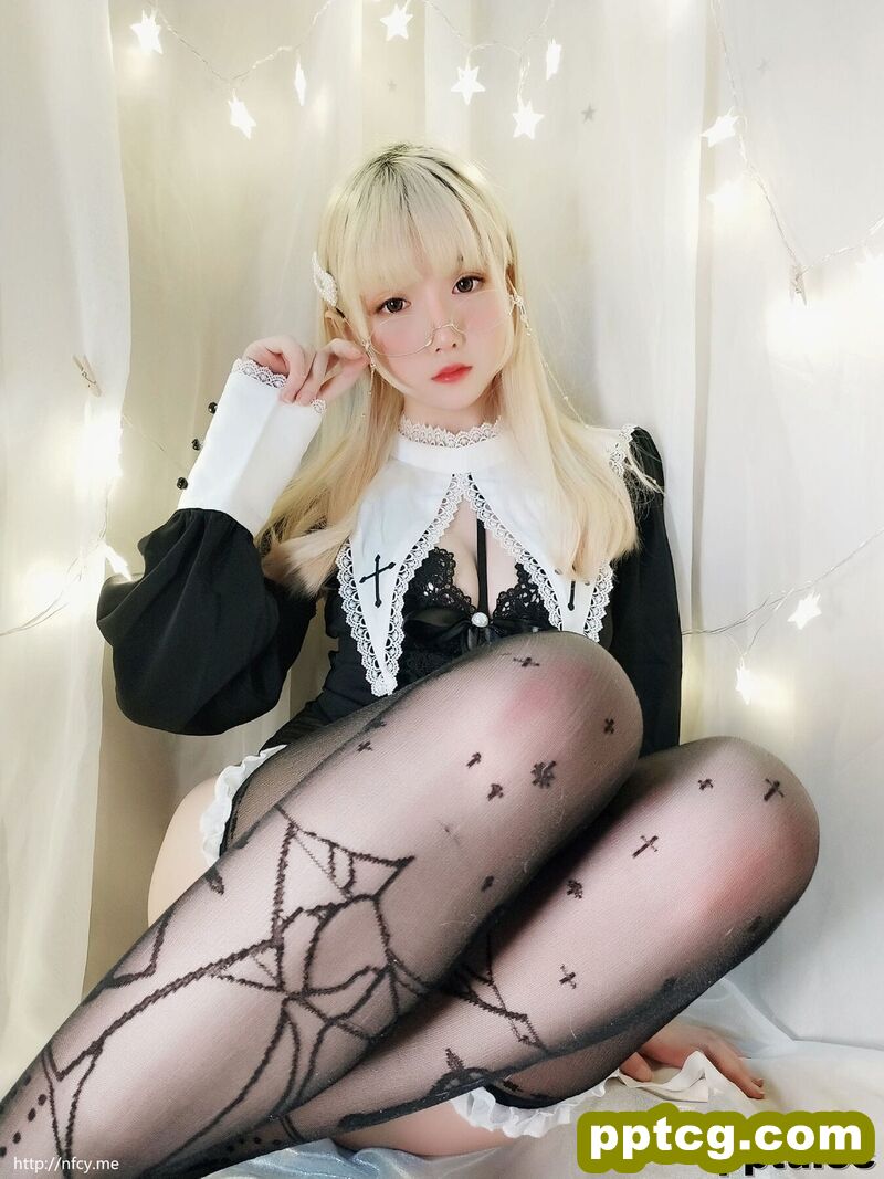 星之迟迟《圣光修女包》 [福利COSPLAY] 写真集