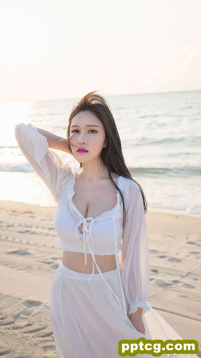 性感湿身美女海边爆乳性感美女壁纸