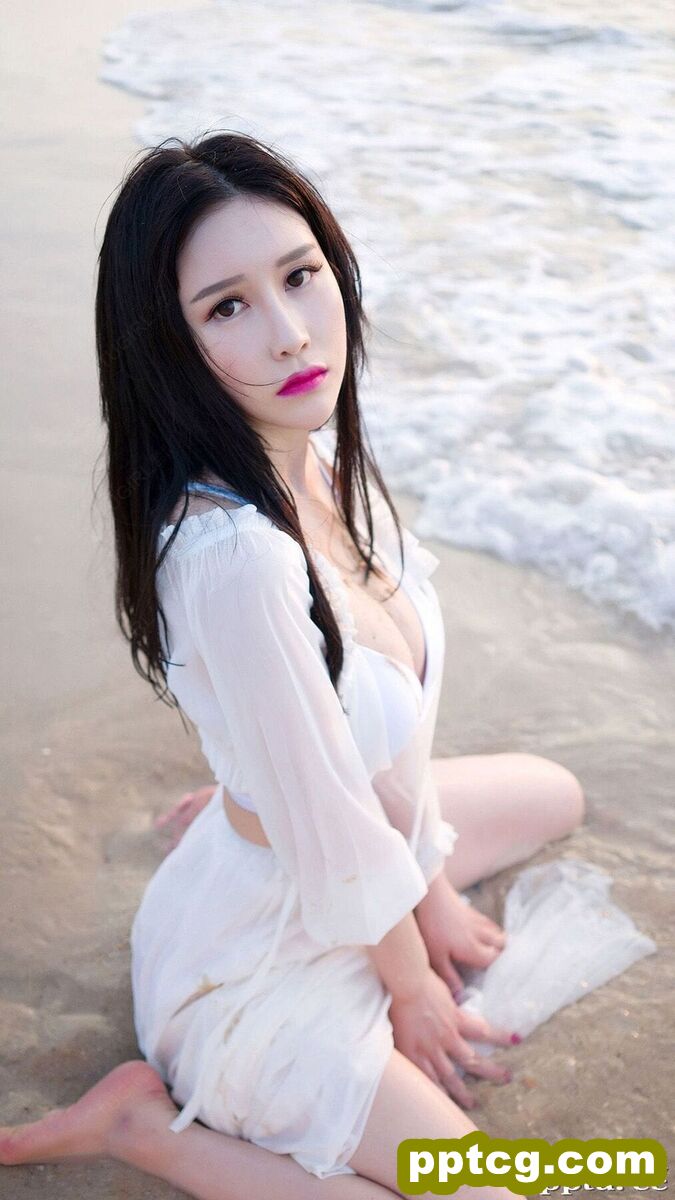 性感湿身美女海边爆乳性感美女壁纸