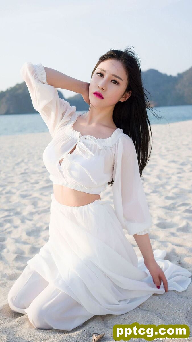 性感湿身美女海边爆乳性感美女壁纸