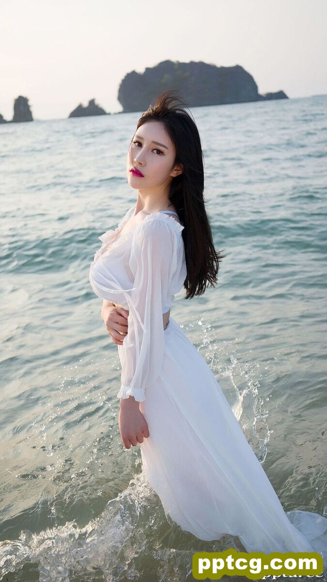 性感湿身美女海边爆乳性感美女壁纸