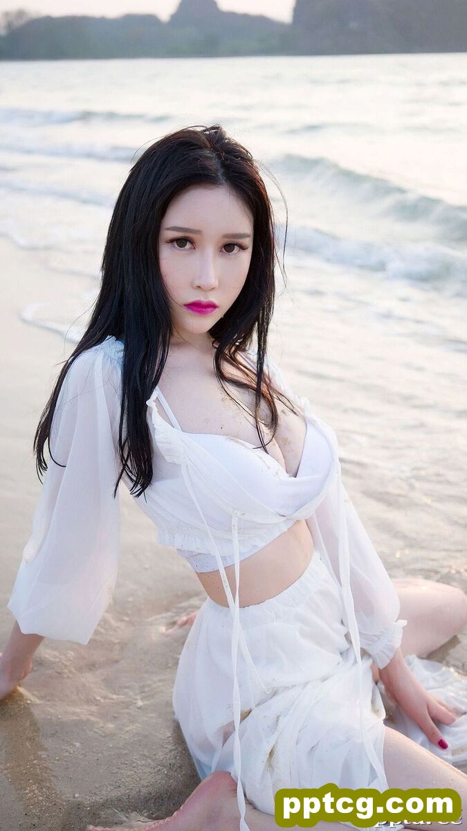 性感湿身美女海边爆乳性感美女壁纸