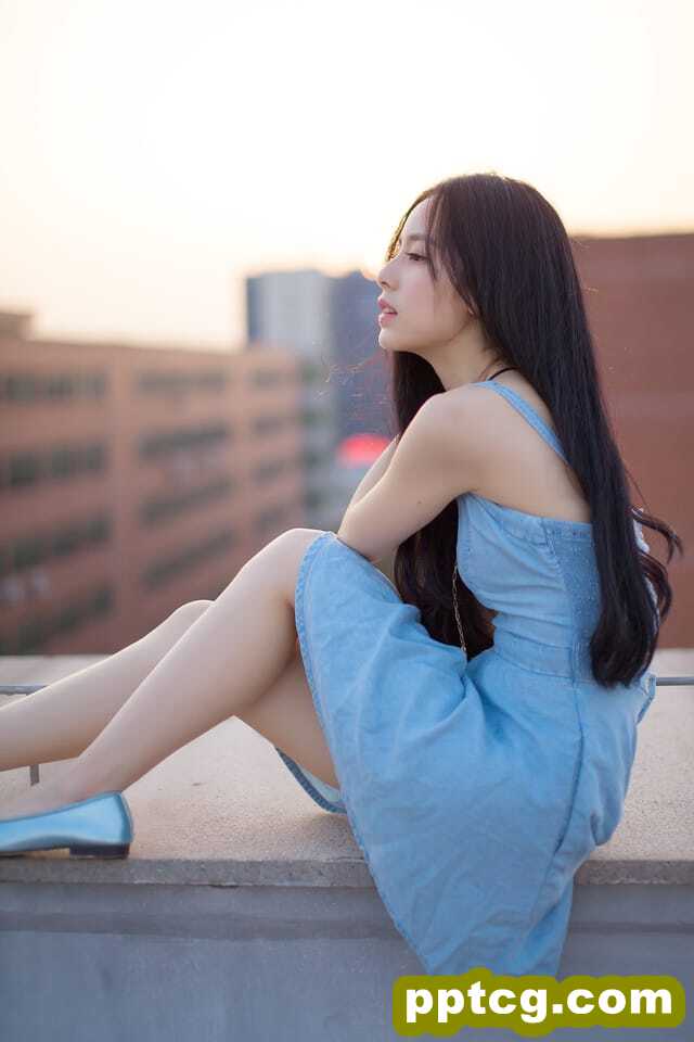 清纯唯美小清新校园天台美女写真