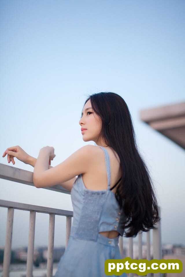 清纯唯美小清新校园天台美女写真