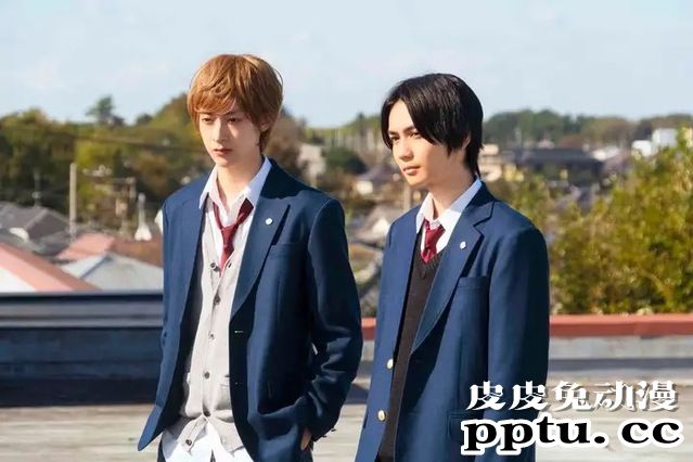 漫改电影「我太受欢迎了,该怎么办」吉野北人与伊藤明日阳制服照公开