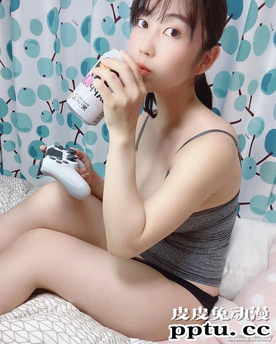 知名写真女优晒打游戏私房照 网友躁动了