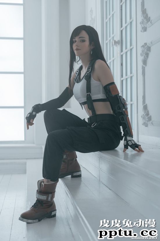 俄妹COS《FF7RE》蒂法 性感与帅气兼顾的女神