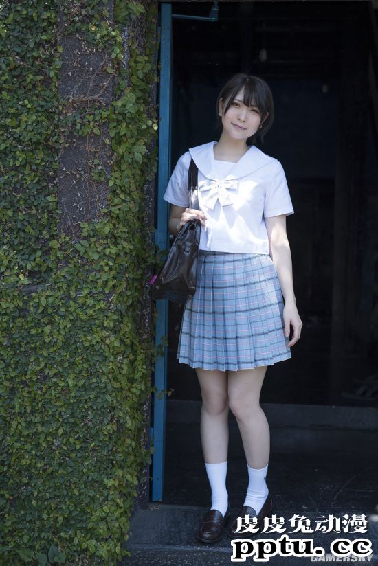 日本2.5次元写真偶像 泳衣与制服两开花