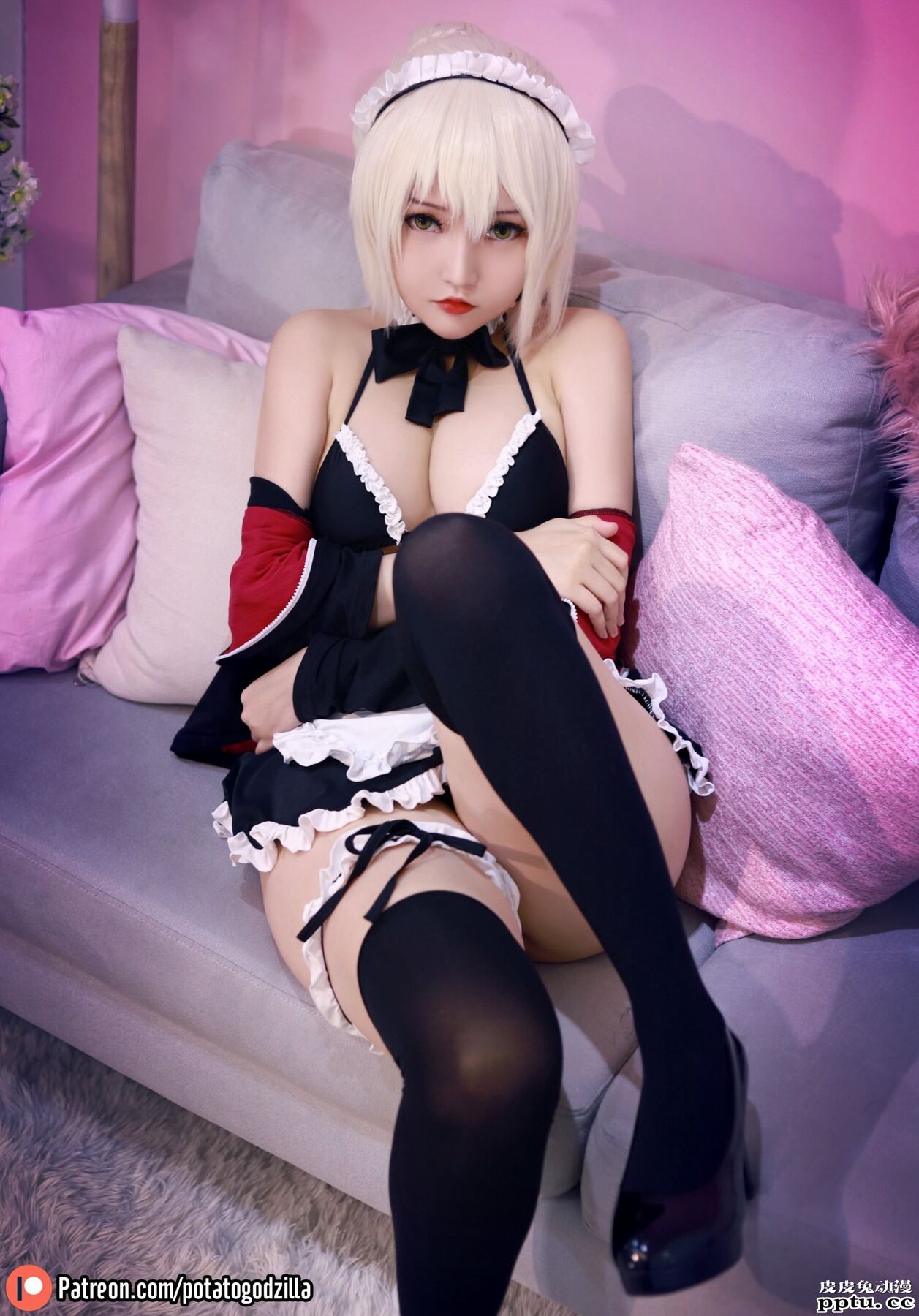 娘化PS5充满胶衣质感 一周大师级CosPlay赏