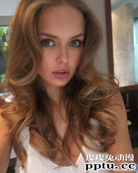 热辣身材胸怀大“痣” 让人肾上腺素飙升的俄罗斯内衣模特Angelina Boyko
