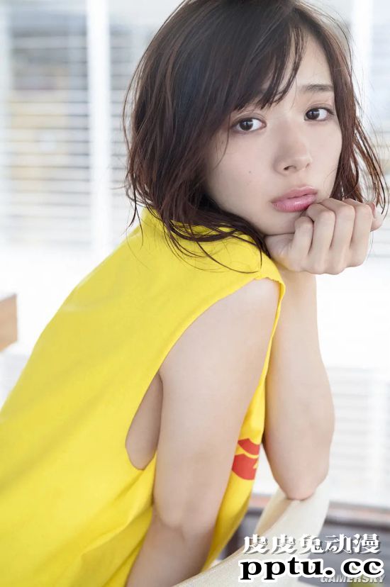 长腿高佻的美女麻将师 火辣性感的短发写真偶像冈田纱佳