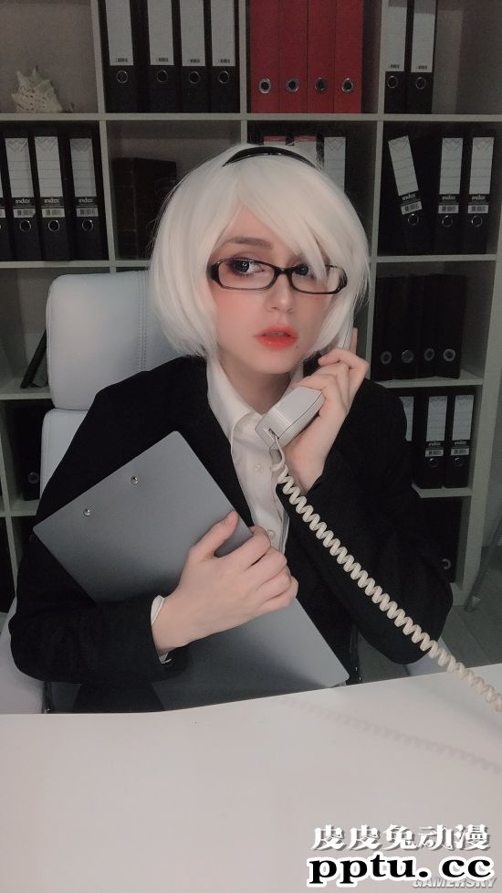 俄妹COS职业OL版2B小姐姐 战斗机器变办公室女秘书