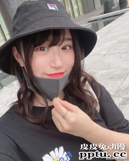 上身惊艳到肩颈酸痛 偶像界首席写真皇后上西怜