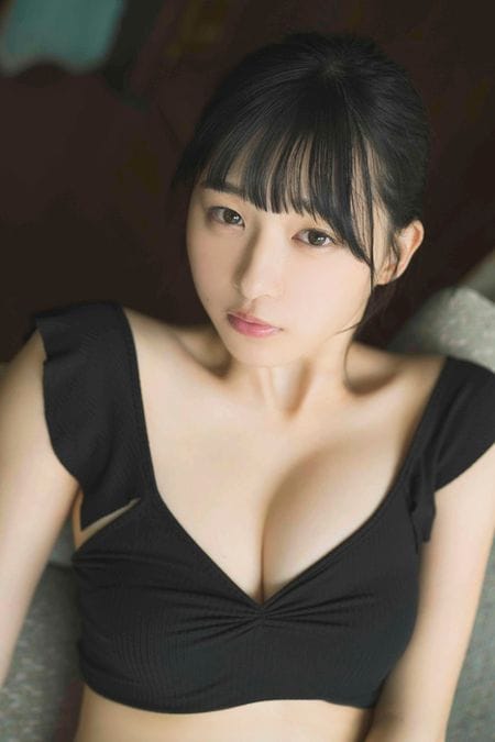 人妻类型的温柔少女 面容可爱身材成熟的樱花妹我妻ゆりか