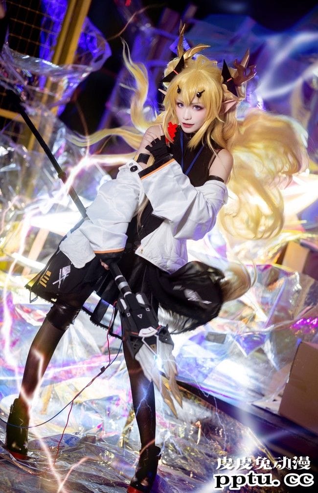 COSPLAY明日方舟惊蛰《一气白雷正法纵贯方圆三化》 COSPLAY明日方舟惊蛰《一气白雷正法纵贯方圆三化》