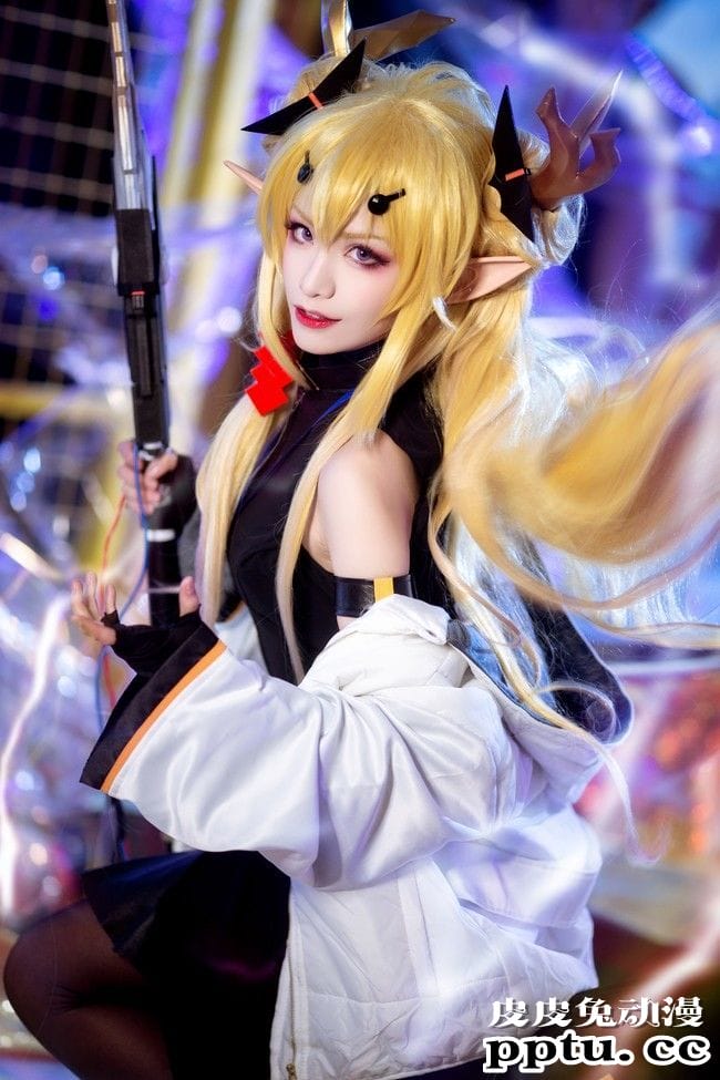 COSPLAY明日方舟惊蛰《一气白雷正法纵贯方圆三化》 COSPLAY明日方舟惊蛰《一气白雷正法纵贯方圆三化》