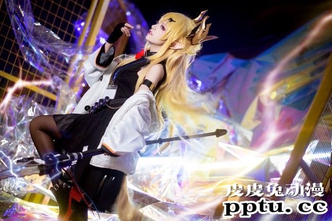 COSPLAY明日方舟惊蛰《一气白雷正法纵贯方圆三化》 COSPLAY明日方舟惊蛰《一气白雷正法纵贯方圆三化》