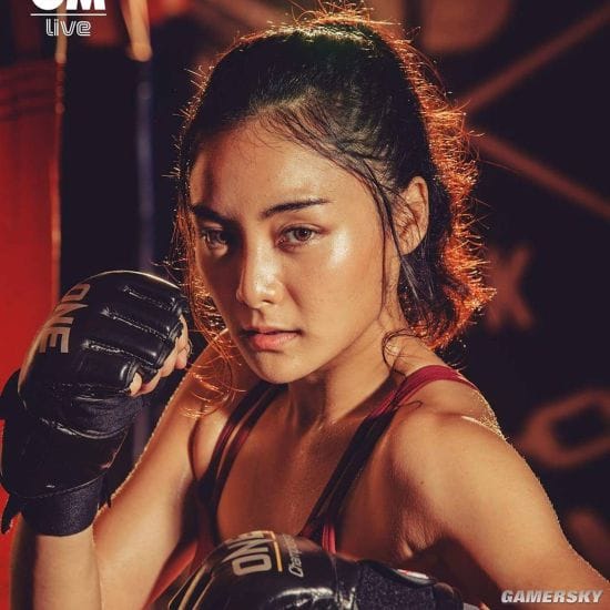 拳击场上的洋娃娃 兼职模特的日泰混血美女拳手