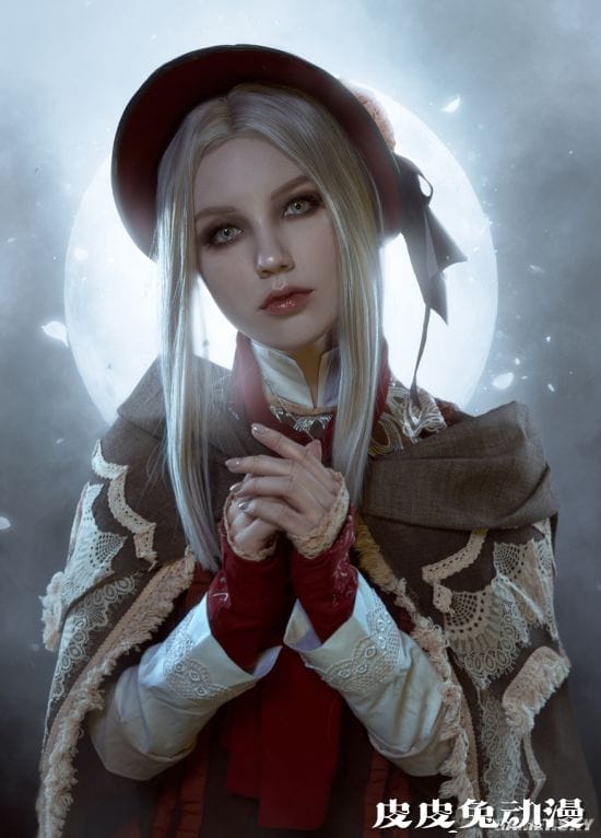 俄妹COS《血源》人偶妹子 精致娃娃脸完美还原