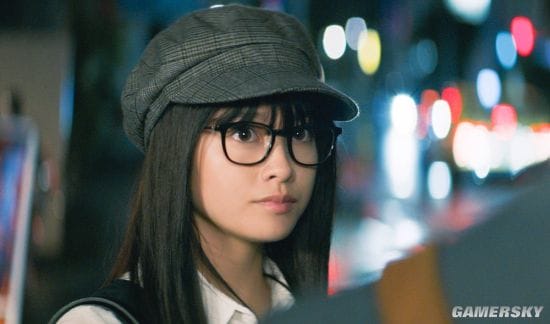 桥本环奈《小说之神》幕后照 戴眼镜的短发文艺少女