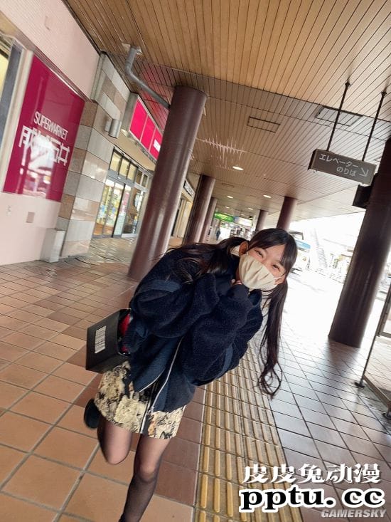 日本写真女星长泽茉里奈害羞的问题 男生看欧派会有什么好处?