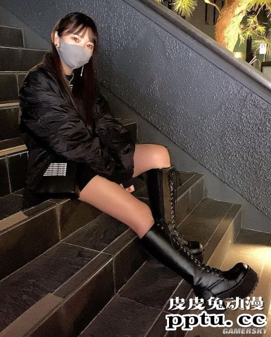 日本写真女星长泽茉里奈害羞的问题 男生看欧派会有什么好处?