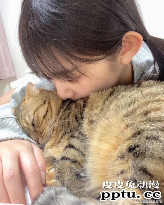 日本写真女星长泽茉里奈害羞的问题 男生看欧派会有什么好处?
