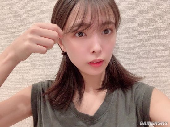 日本写真女星COS《鬼灭之刃》恋柱 可爱脸蛋与好身材兼容