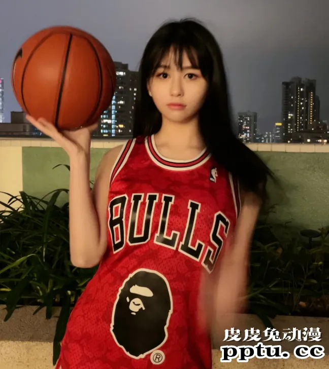邱淑贞女儿沈月cos赤木晴子 又甜又酷长腿吸睛