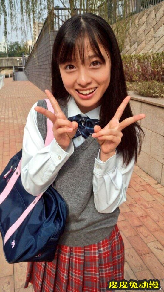 桥本环奈晒童年美照 从小美到大的千年一遇少女