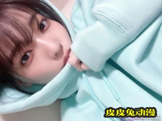 听妈妈的话拍泳装写真走红 19岁美少女樱田爱音