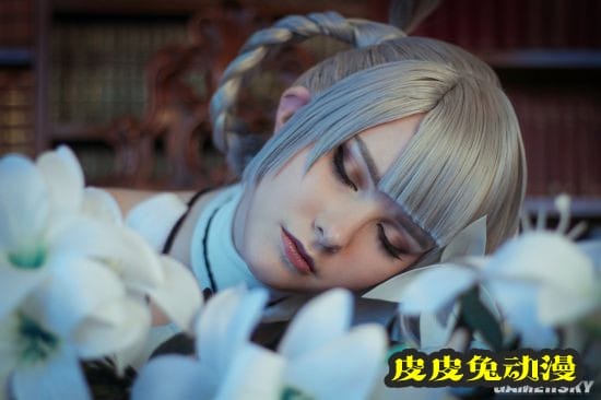 《尼尔:伪装者》凯妮COS 雌雄同体衣服简陋的小姐姐