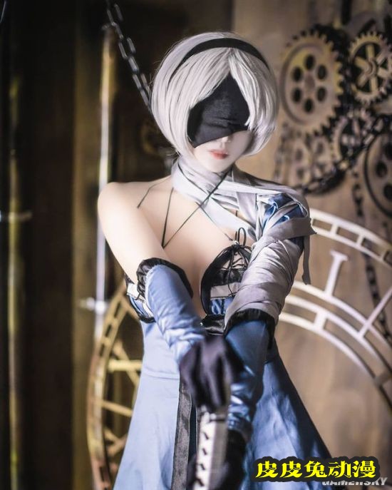 韩妹COS《尼尔》凯妮版2B小姐姐 长腿短裙战力飙升
