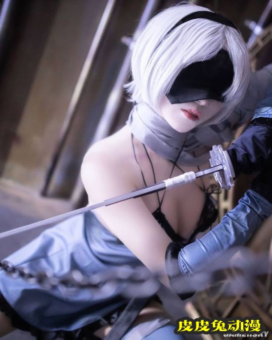 韩妹COS《尼尔》凯妮版2B小姐姐 长腿短裙战力飙升