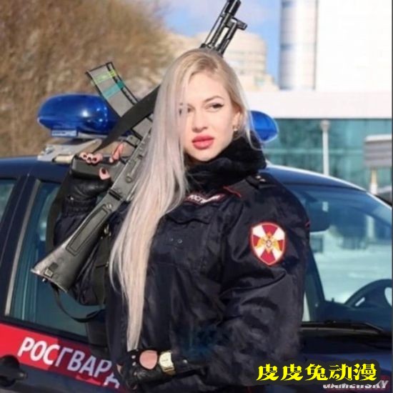俄罗斯“最美女兵”出名后却被开除 因为一段短视频