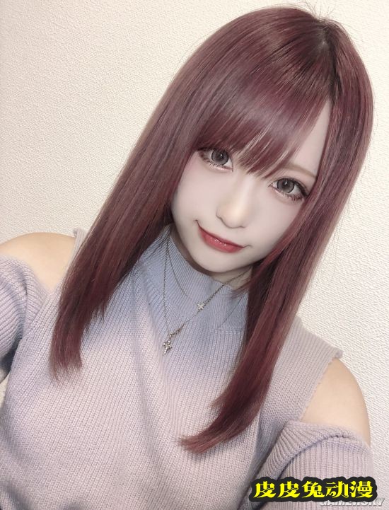 日本女主播直播“翻车” 开美颜滤镜致空间扭曲被网友质疑